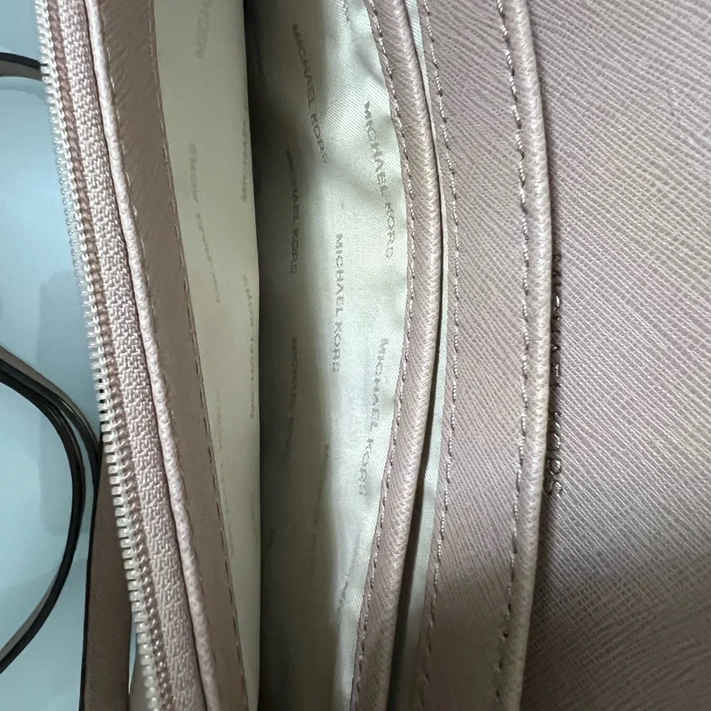 Michael Kors Jet Set Crossbody Bag with Gold Chain Strap and Smooth Leather